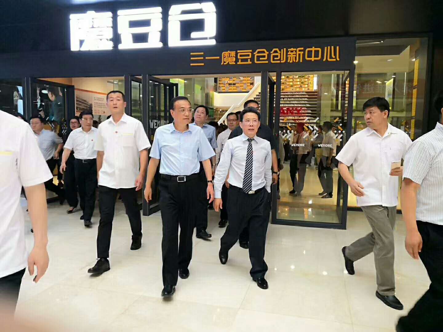 Herzlich willkommen Premierminister-Herr. Keqiang Lees Besuch im CSCERAMIC Bürogebäude.